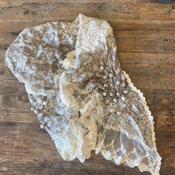 Vintage Style Lace detail Wrap - Picture 2 of 6